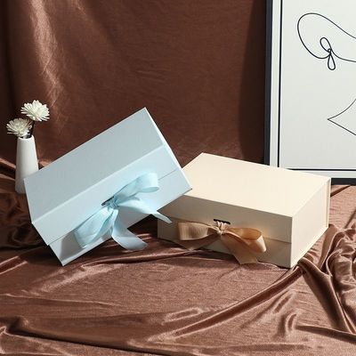 Hộp quà giấy gấp hình sách với hộp đóng từ tính